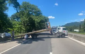 Acidente deixa dois feridos em Itaguaí, na BR-101