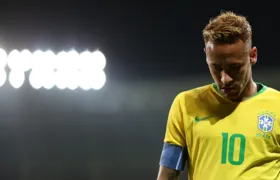 Neymar e Danilo estão fora da primeira fase da Copa do Mundo