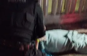 Policial socorre turista agredida pelo próprio irmão em Arraial do Cabo