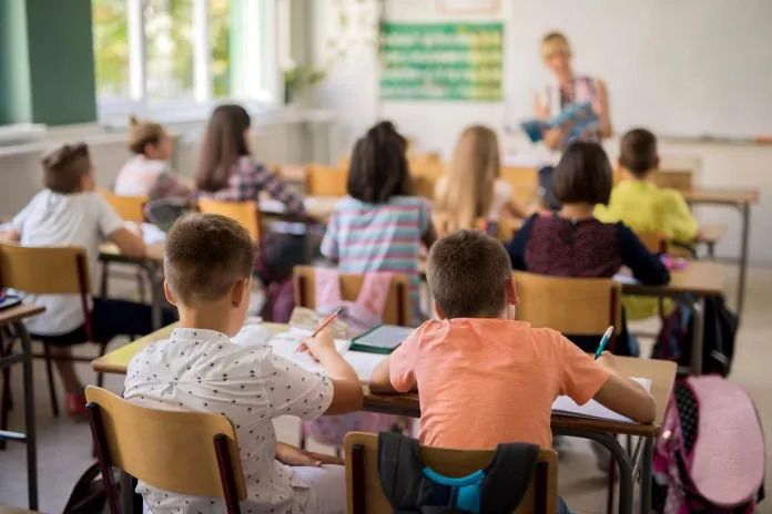 Os professores podem inscrever projetos que foram ou estão sendo implementados em escolas reconhecidas pelo MEC