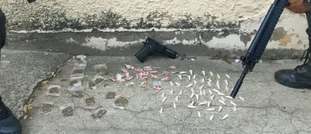 Porções de cocaína e maconha foram apreendidas