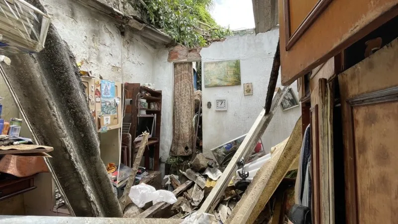 Da casa onde moravam José, sua esposa, seu filho e nora, sobraram apenas os escombros