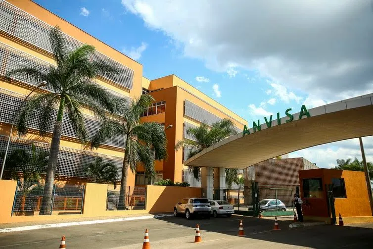 A Anvisa determinou a apreensão e proibição da venda de algumas unidades do remédio Lemtrada (alentuzumabe), por falsificação