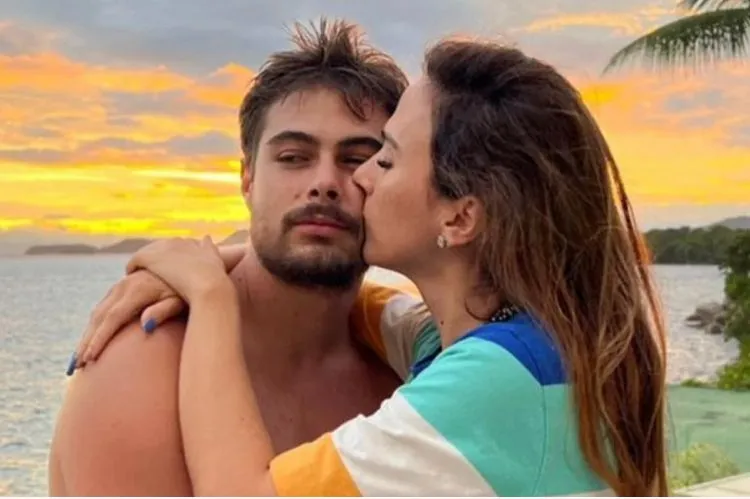 Casal completou 6 anos juntos