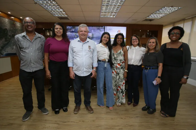 Alunas foram recebidas no gabinete do prefeito na última segunda (08)