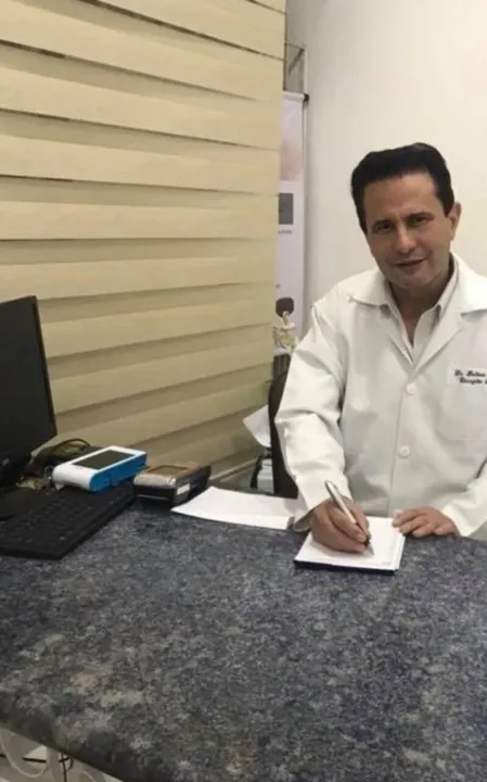 Cirurgião mantém seu registro e continua realizando procedimentos