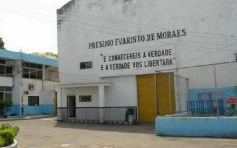 O Presídio Evaristo de Moraes, que tem capacidade para abrigar 1,4 mil pessoas, está, atualmente, com cerca de 2,9 mil detentos