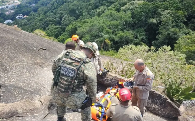 Bombeiros e policiais militares foram acionados ao local