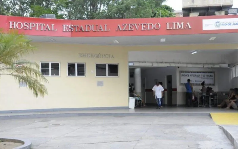 Policial foi levado para o Hospital Estadual Azevedo Lima, no Fonseca