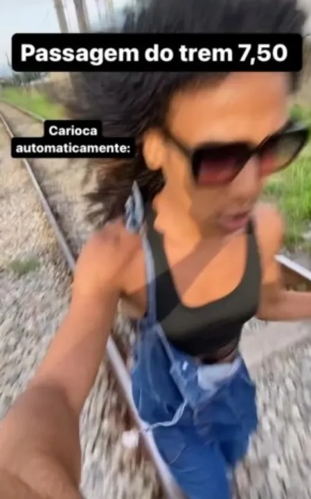 No vídeo, blogueira grava seu trajeto pulando o muro até sua chegada no vagão