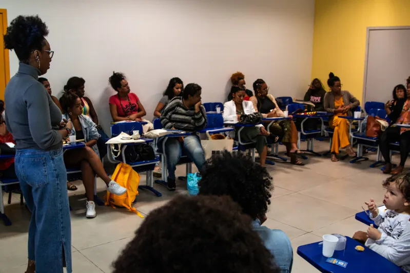 A formação vai contemplar 25 mulheres de origem periférica, com mais de 18 anos, que atuem em iniciativas de defesa de direitos em territórios periféricos da região metropolitana do Rio de Janeiro
