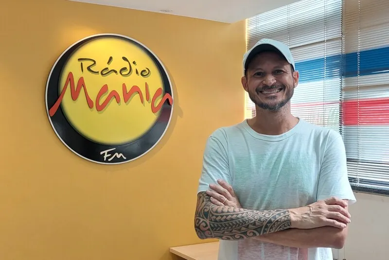 Locutor, que começou trabalhando em rádios de bairro, atualmente embala programação da Rádio Mania