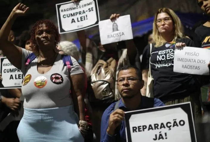 Manifestantes pedem justiça