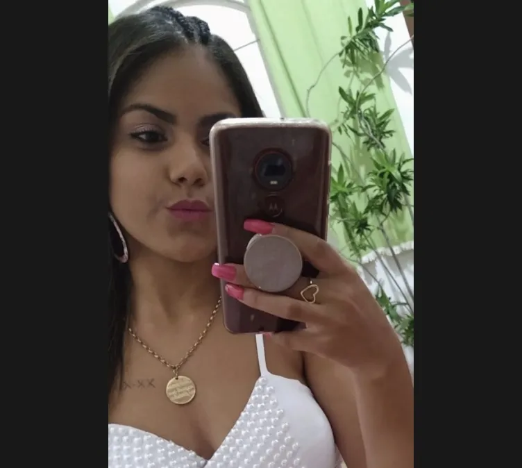 Larissa ficou uma semana internada