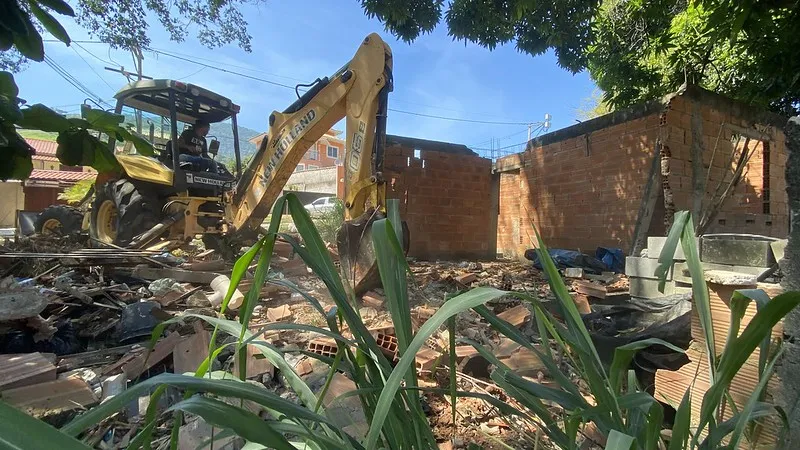 A estrutura de aproximadamente 50 m² estava dentro do Parque Linear do Flamengo