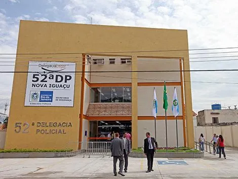 Mulher está presa na 52ªDP (Nova Iguaçu)