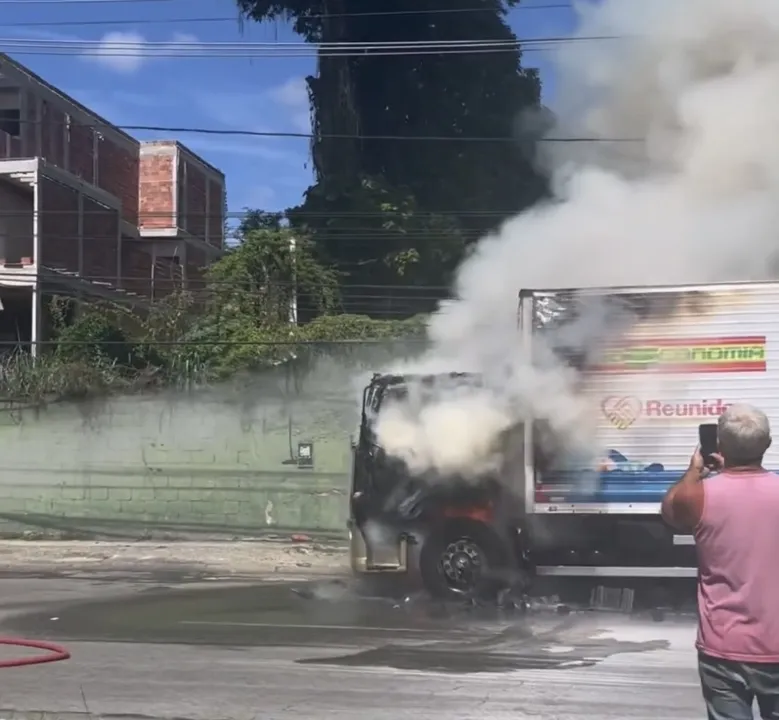 O acionamento do Corpo de Bombeiros aconteceu às 9h45