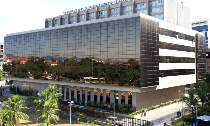 A denúncia foi oferecida pelo Ministério Público do Rio de Janeiro (MPRJ)