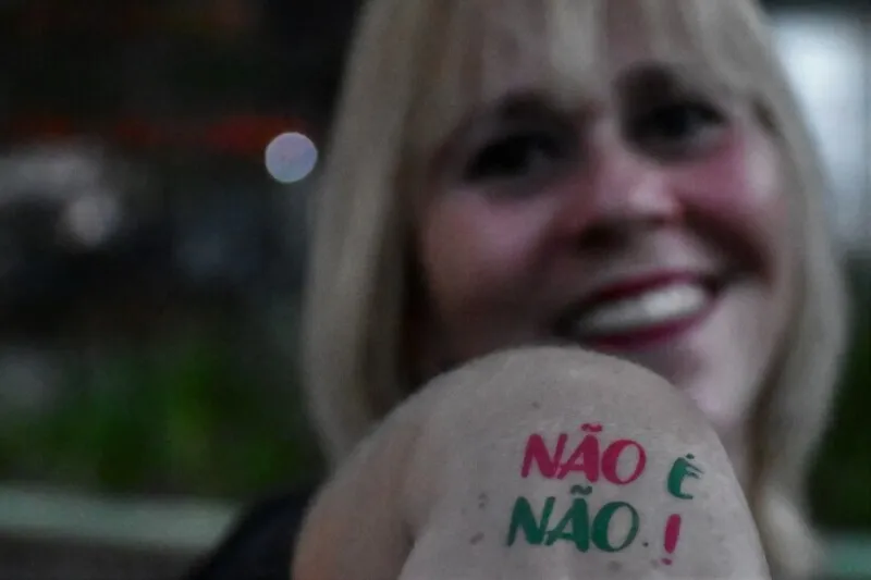 Arcos e brincos serão distribuídos gratuitamente às folionas