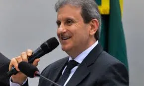 Foram três decisões a respeito da liberdade do delator da Operação Lava Jato ao longo desta terça-feira (21)