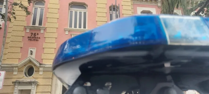 Ele foi levado para 76ª DP