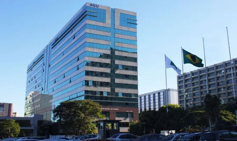 Em documento, Advocacia-Geral da União classifica como "inadmissível" participação de servidores em atos contra patrimônio público e Estado Democrático de Direito