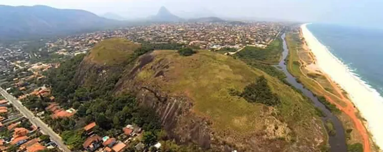 O trajeto é considerado leve, com uma pequena subida em rocha