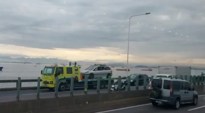 O acidente aconteceu na pista sentido Rio