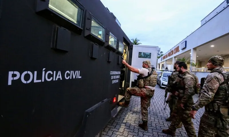 Imagem ilustrativa da imagem Ações em favelas do Rio buscam cumprir 100 mandados de prisão