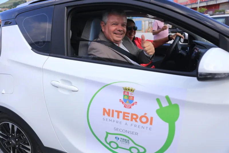 Prefeito Axel Grael fez o trajeto com o veículo, do Centro da Cidade até a Região Oceânica