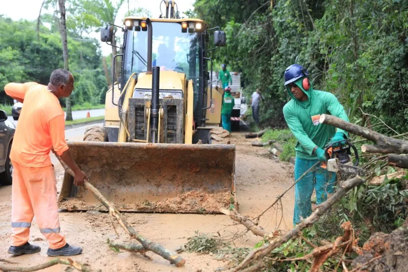 O prefeito de Niterói, Axel Grael, acompanhou o todo o trabalho das equipes com a coordenação da Defesa Civil da cidade.