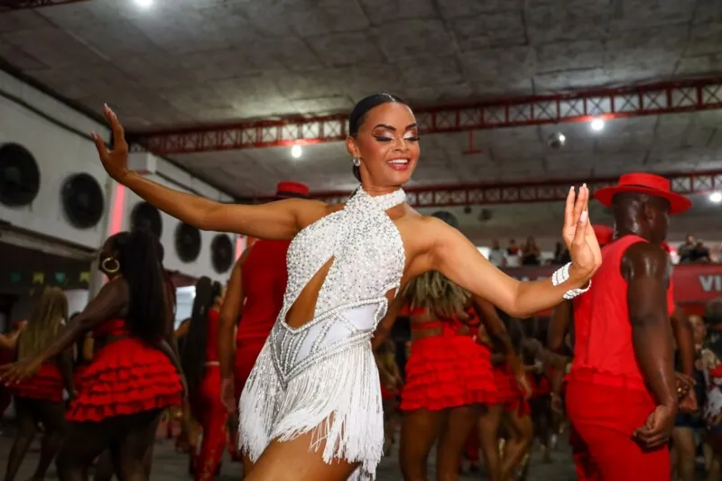 Empresária e musa Anny Alves