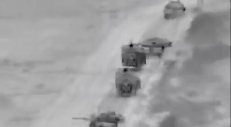 Em um vídeo divulgado no X, militares mostraram veículos blindados atravessando a barreira altamente fortificada de Israel e explodindo prédios