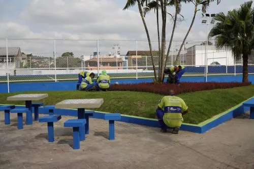 A praça fica localizada no cruzamento das ruas Waldomiro Lopo e Oldemar de Souza