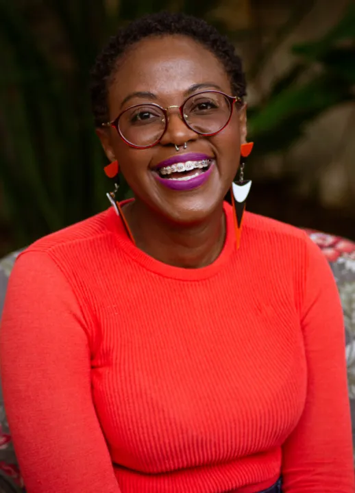 Ariadna da Mata, dona da marca Negrita Arteira, destaca o quanto o curso possibilitou a sua capacitação e o aperfeiçoamento do seu negócio.