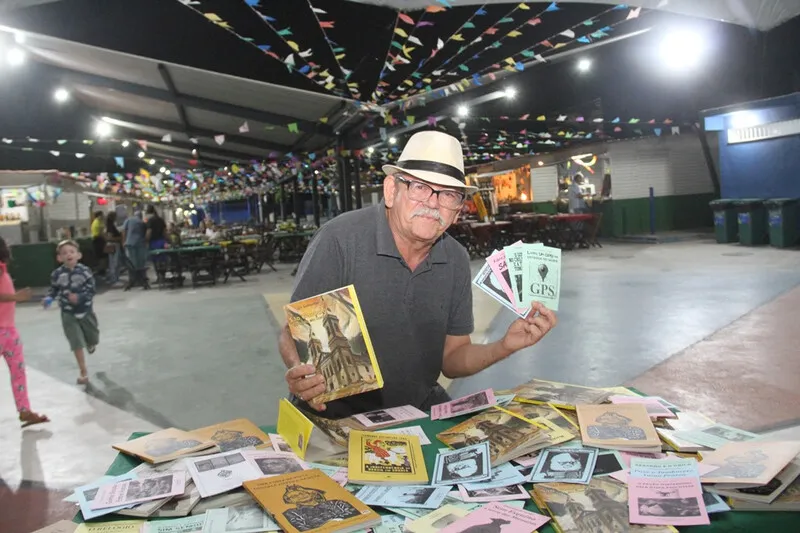 Artista cordelista Zé Salvador