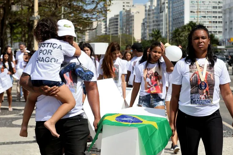 Manifestação pacífica aconteceu neste sábado (19)