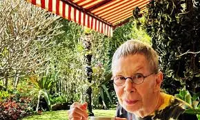 Artista está internada em São Paulo