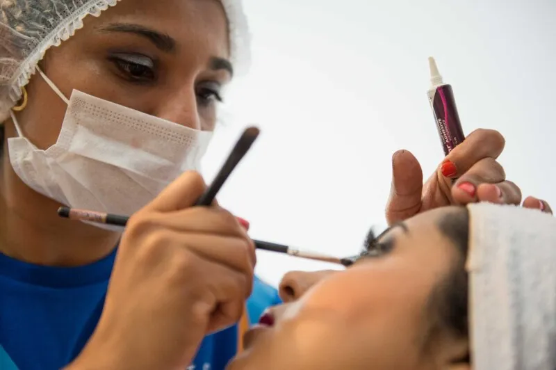 Em Niterói, na área de beleza, há oportunidade de conhecer técnicas de beleza e barbearia