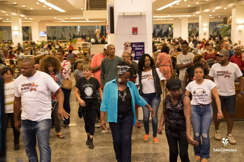 O Baile Charme do São Gonçalo Shopping é um pedacinho da tradicional festa do Viaduto de Madureira