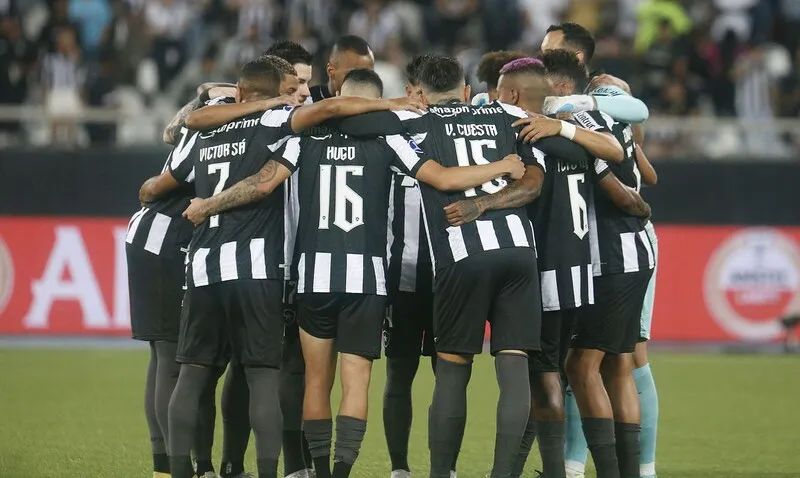Imagem ilustrativa da imagem Brasileiro: Botafogo visita Cruzeiro tentando ampliar invencibilidade