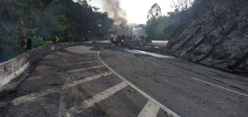 Por conta do ocorrido a pista foi interditada em sua totalidade