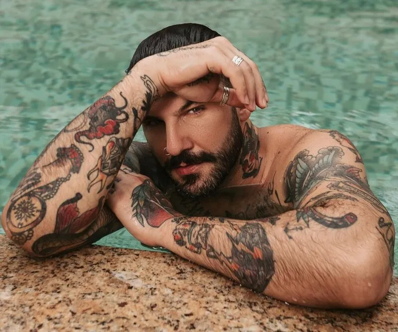 Wagner Santiago participou do BBB18, e hoje, trabalha com a venda de fotos e vídeos explícitos em plataformas de conteúdos adultos