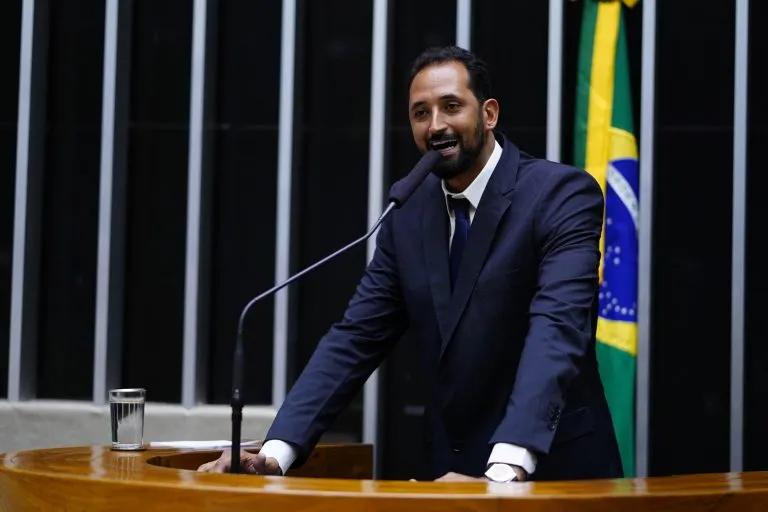 Maurício do Vôlei lembra que o governo deve enviar MP sobre o assunto