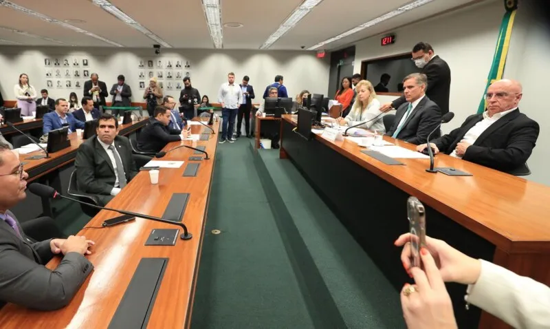 Os deputados condenados por quebra de decoro podem ter punições que vão desde a censura oral até a perda do mandato