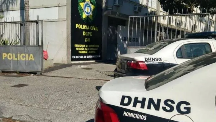 Policiais da Divisão de Homicídios de Niterói, Itaboraí e São Gonçalo foram ao local