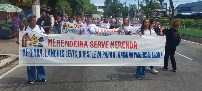 Cozinheiras afirmam que título de "merendeira" não condiz com a realidade do trabalho