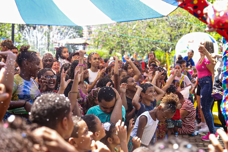 Criançada ignorou o calor e se divertiu muito