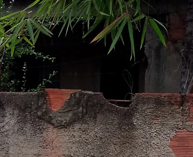 Janelas foram furtadas por criminosos