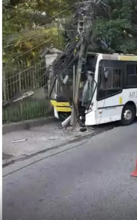 O Centro de Operações do Rio (COR) foi notificado sobre o incidente às 5h46